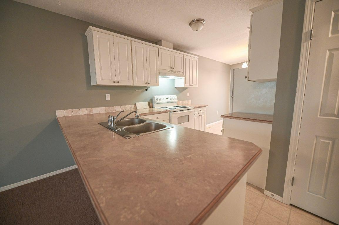 4866 Emerald Avenue, Canal Flats, BC - Indoor Photo Showing Kitchen With Double Sink