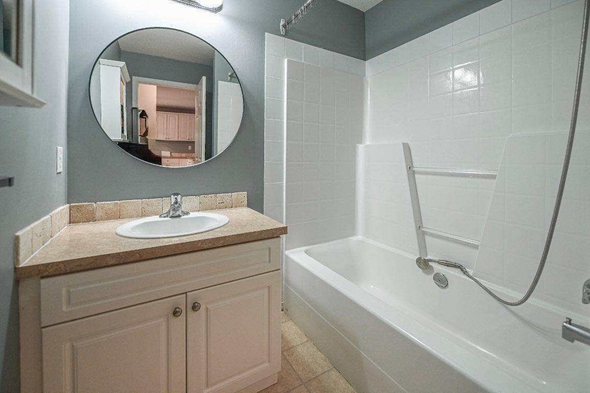 4866 Emerald Avenue, Canal Flats, BC - Indoor Photo Showing Bathroom