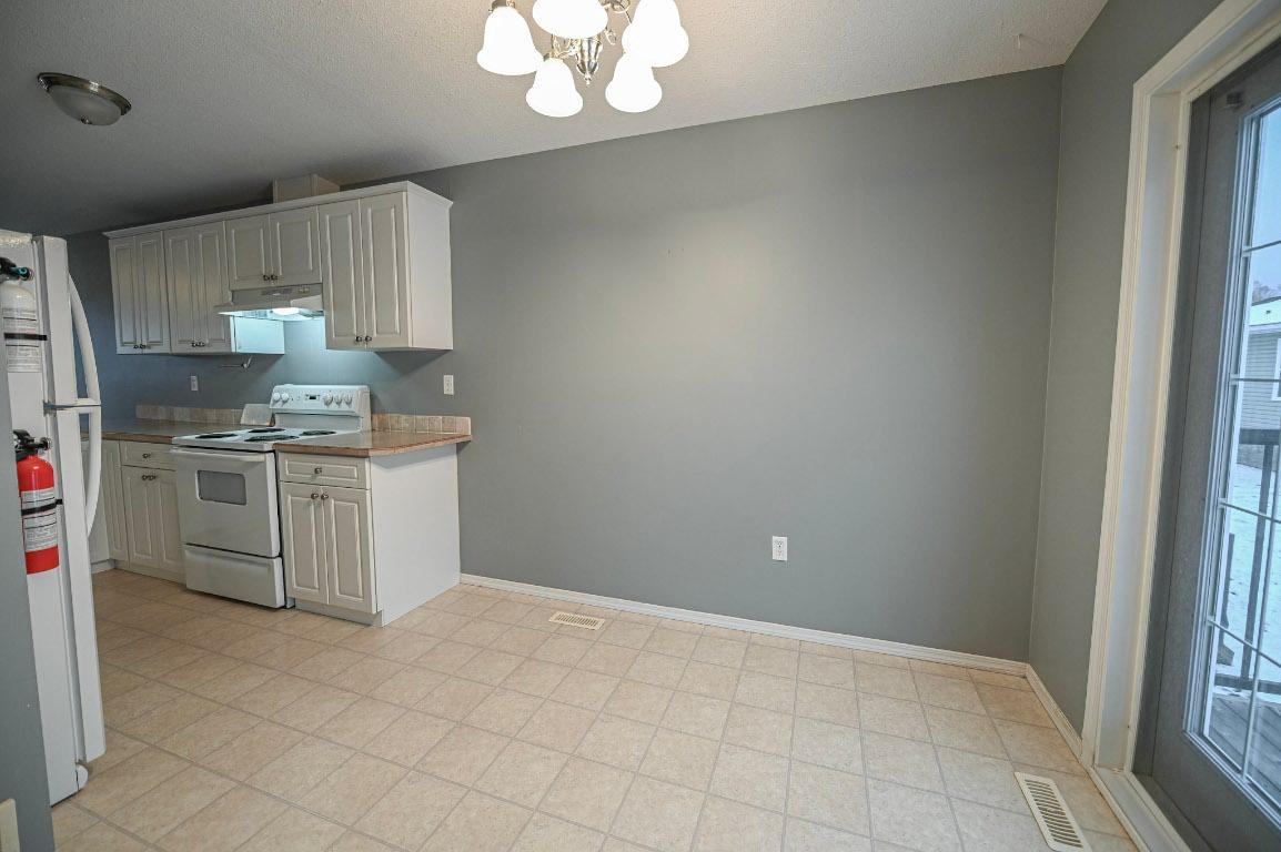 4866 Emerald Avenue, Canal Flats, BC - Indoor Photo Showing Kitchen