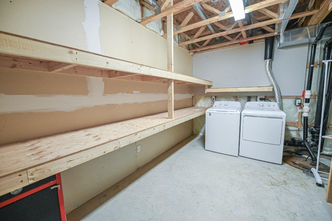 4866 Emerald Avenue, Canal Flats, BC - Indoor Photo Showing Laundry Room