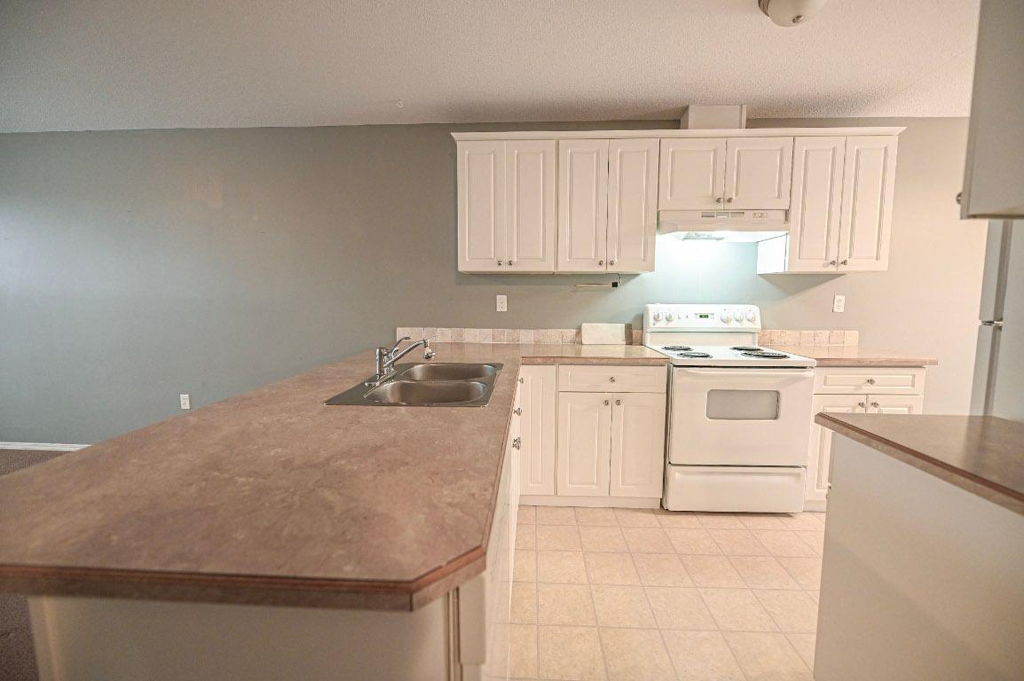 4866 Emerald Avenue, Canal Flats, BC - Indoor Photo Showing Kitchen With Double Sink