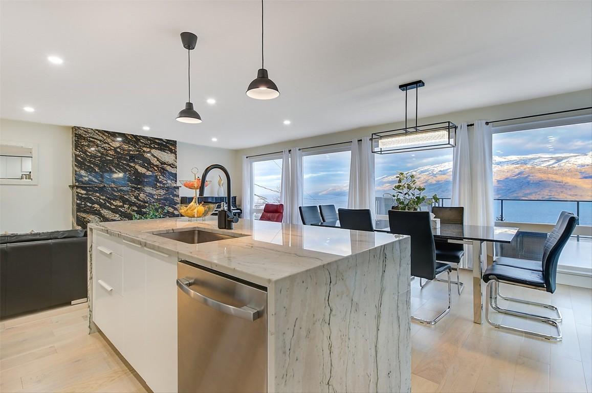 6178 Lipsett Avenue, Peachland, BC - Indoor Photo Showing Kitchen With Upgraded Kitchen