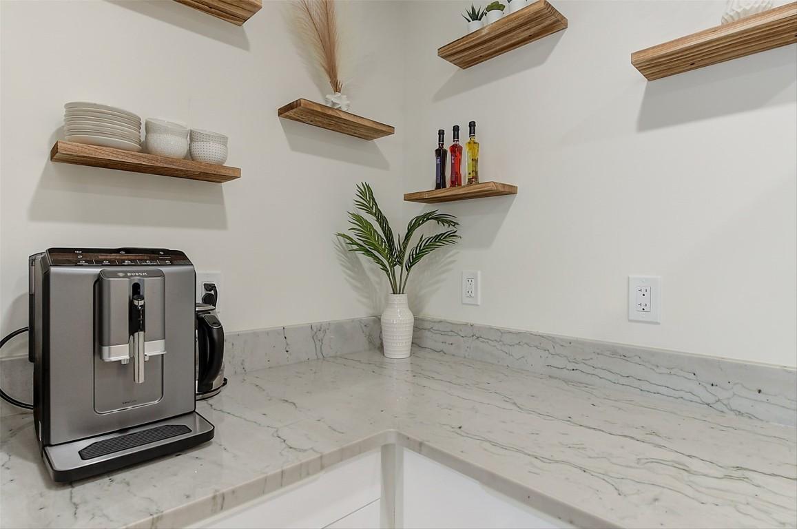 6178 Lipsett Avenue, Peachland, BC - Indoor Photo Showing Laundry Room