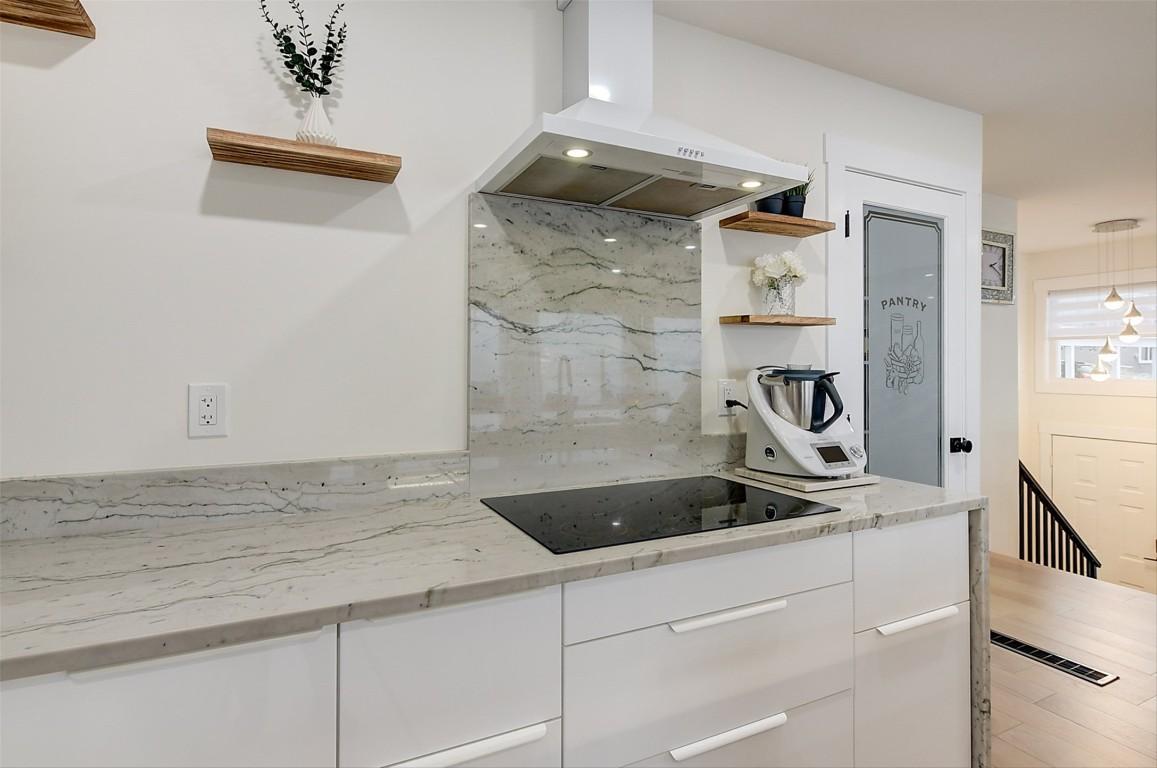 6178 Lipsett Avenue, Peachland, BC - Indoor Photo Showing Kitchen