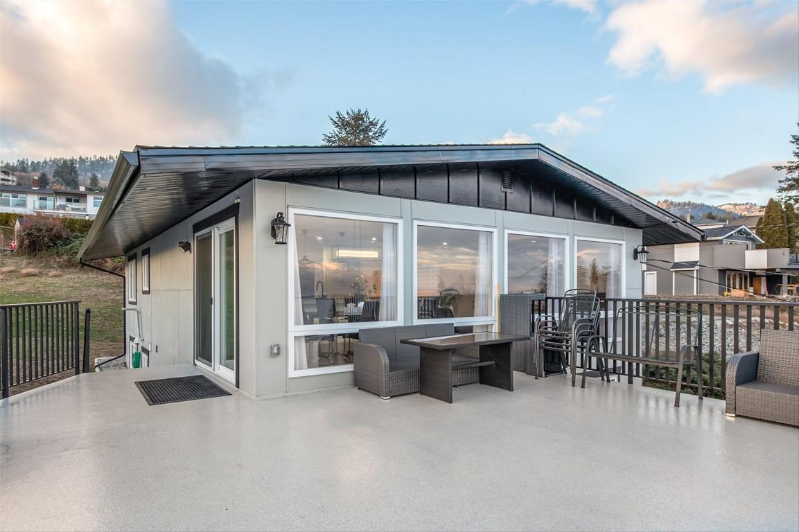 6178 Lipsett Avenue, Peachland, BC - Outdoor With Deck Patio Veranda With Exterior