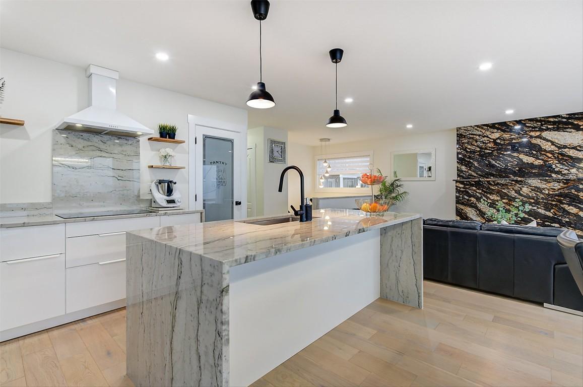 6178 Lipsett Avenue, Peachland, BC - Indoor Photo Showing Kitchen With Upgraded Kitchen