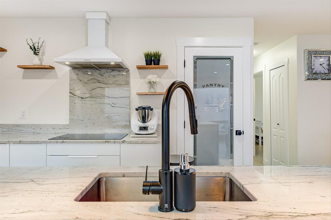 6178 Lipsett Avenue, Peachland, BC - Indoor Photo Showing Kitchen