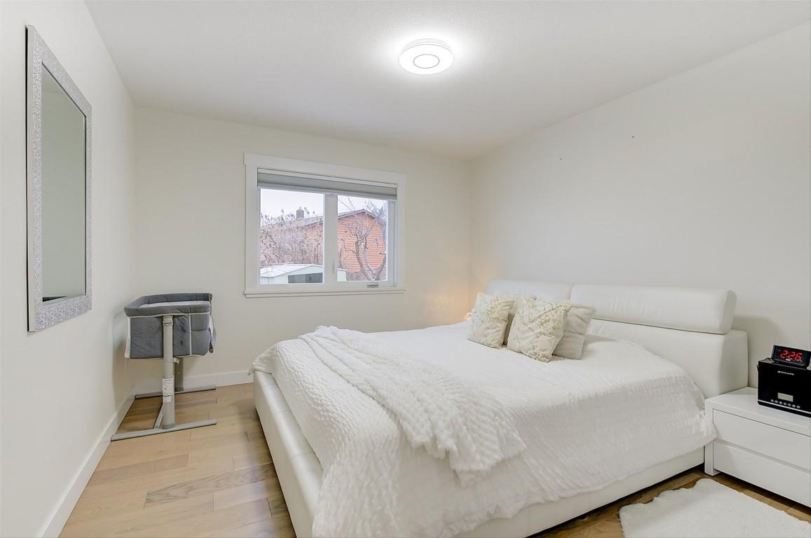 6178 Lipsett Avenue, Peachland, BC - Indoor Photo Showing Bedroom