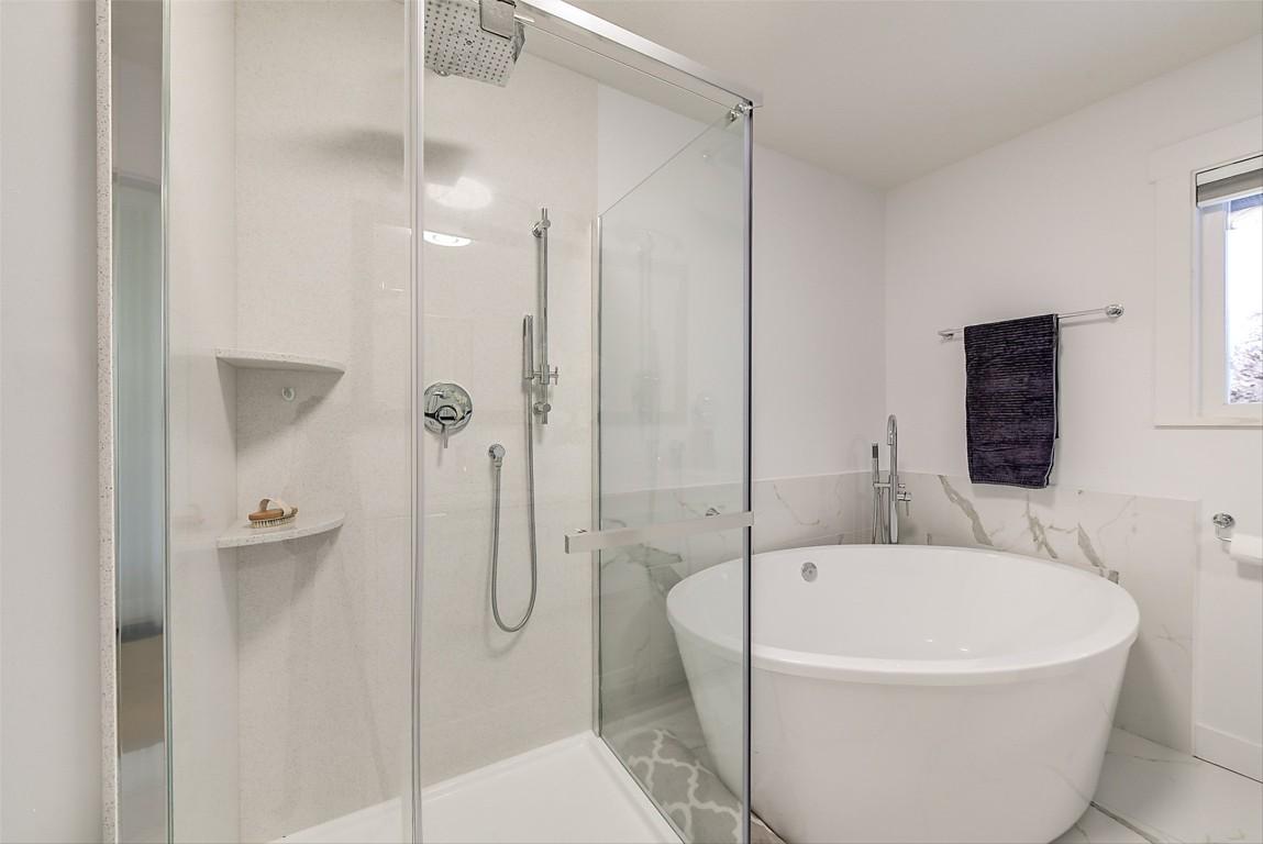 6178 Lipsett Avenue, Peachland, BC - Indoor Photo Showing Bathroom