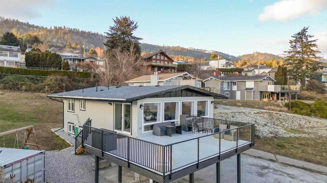 6178 Lipsett Avenue, Peachland, BC - Outdoor With Deck Patio Veranda
