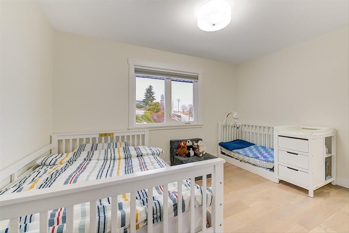 6178 Lipsett Avenue, Peachland, BC - Indoor Photo Showing Bedroom