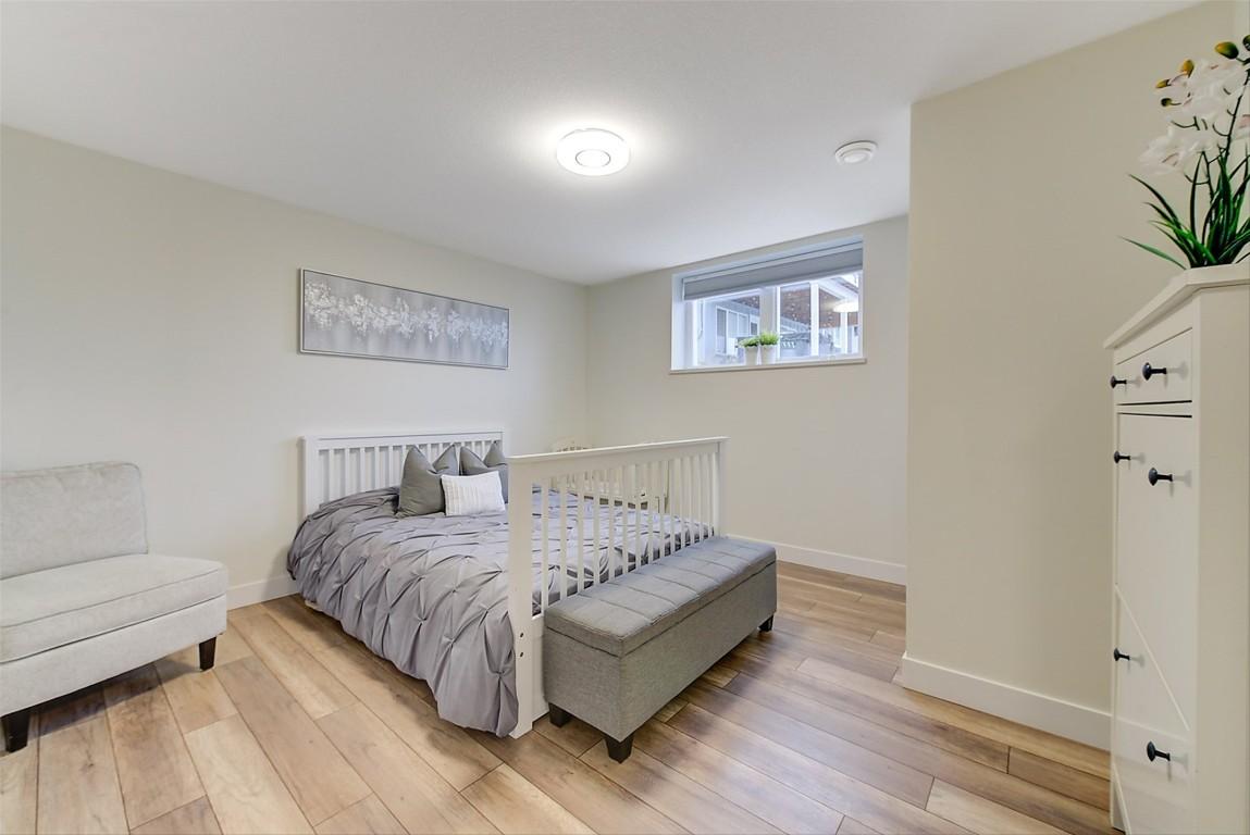 6178 Lipsett Avenue, Peachland, BC - Indoor Photo Showing Bedroom