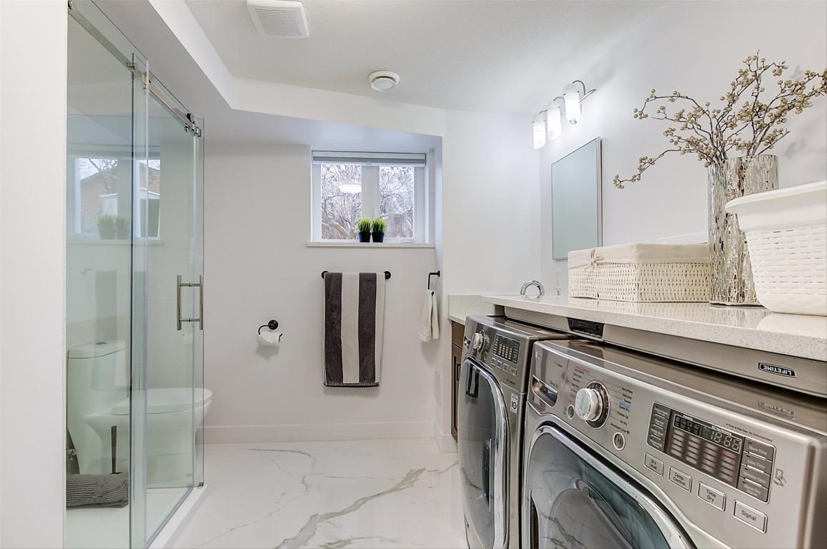 6178 Lipsett Avenue, Peachland, BC - Indoor Photo Showing Laundry Room