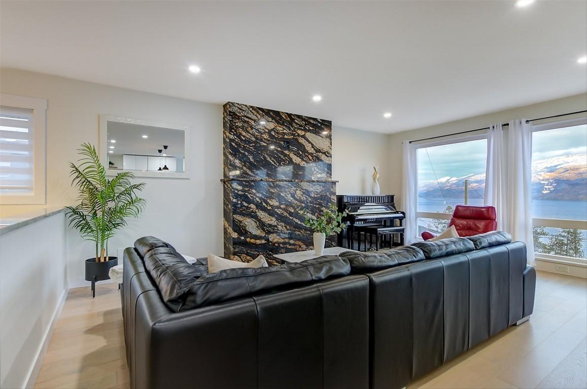 6178 Lipsett Avenue, Peachland, BC - Indoor