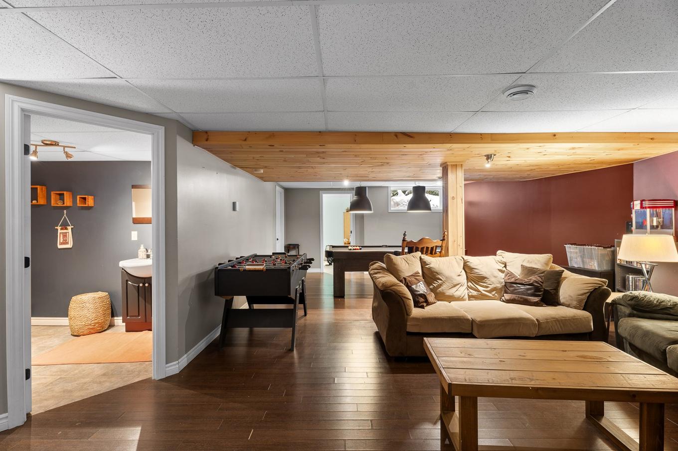 Family room - 50 Rue De La Cédrière, Morin-Heights, QC - Indoor Photo Showing Living Room