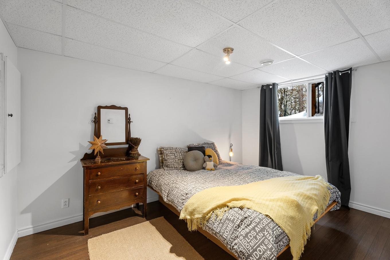 Bedroom - 50 Rue De La Cédrière, Morin-Heights, QC - Indoor Photo Showing Bedroom