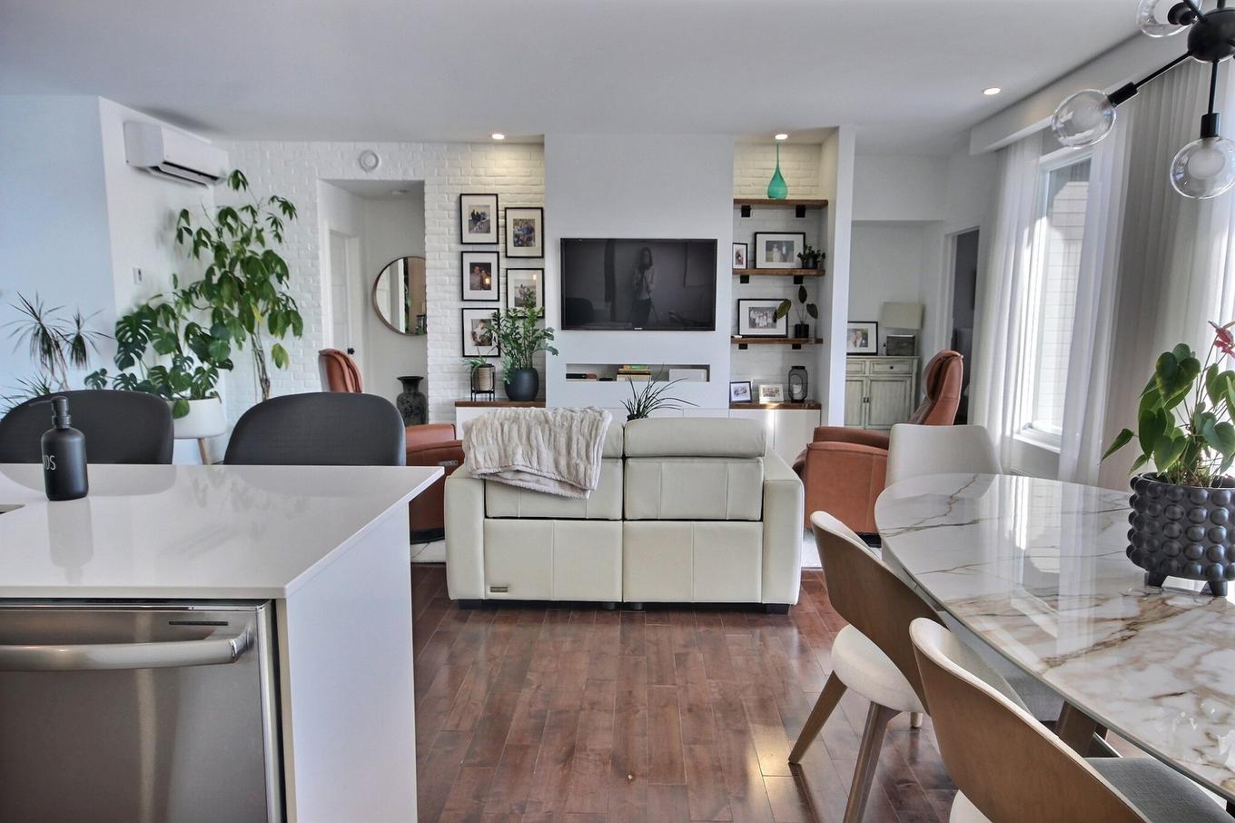 Salon - 771 Av. Terry-Fox, Rouyn-Noranda, QC - Indoor