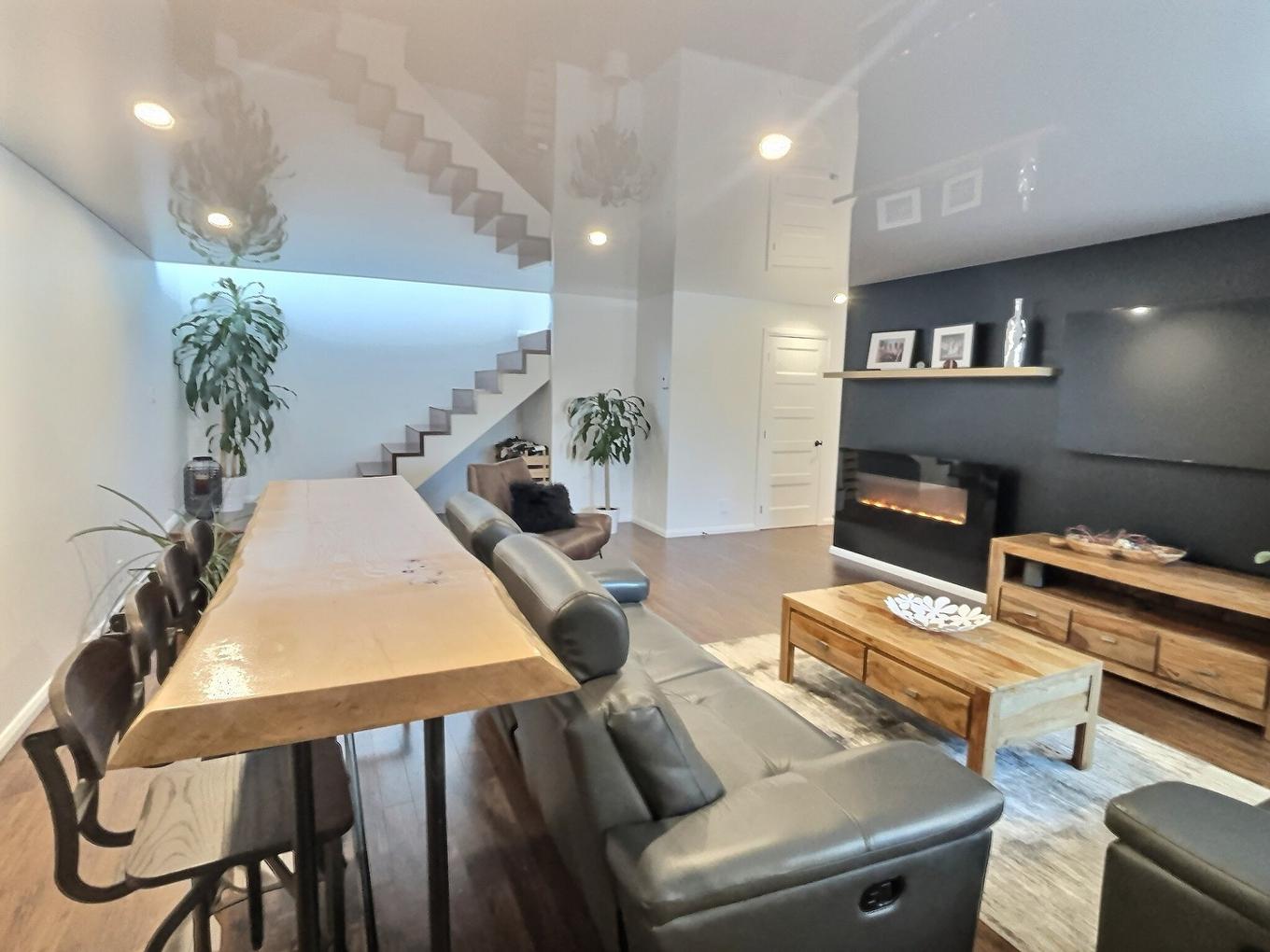 Salle familiale - 771 Av. Terry-Fox, Rouyn-Noranda, QC - Indoor