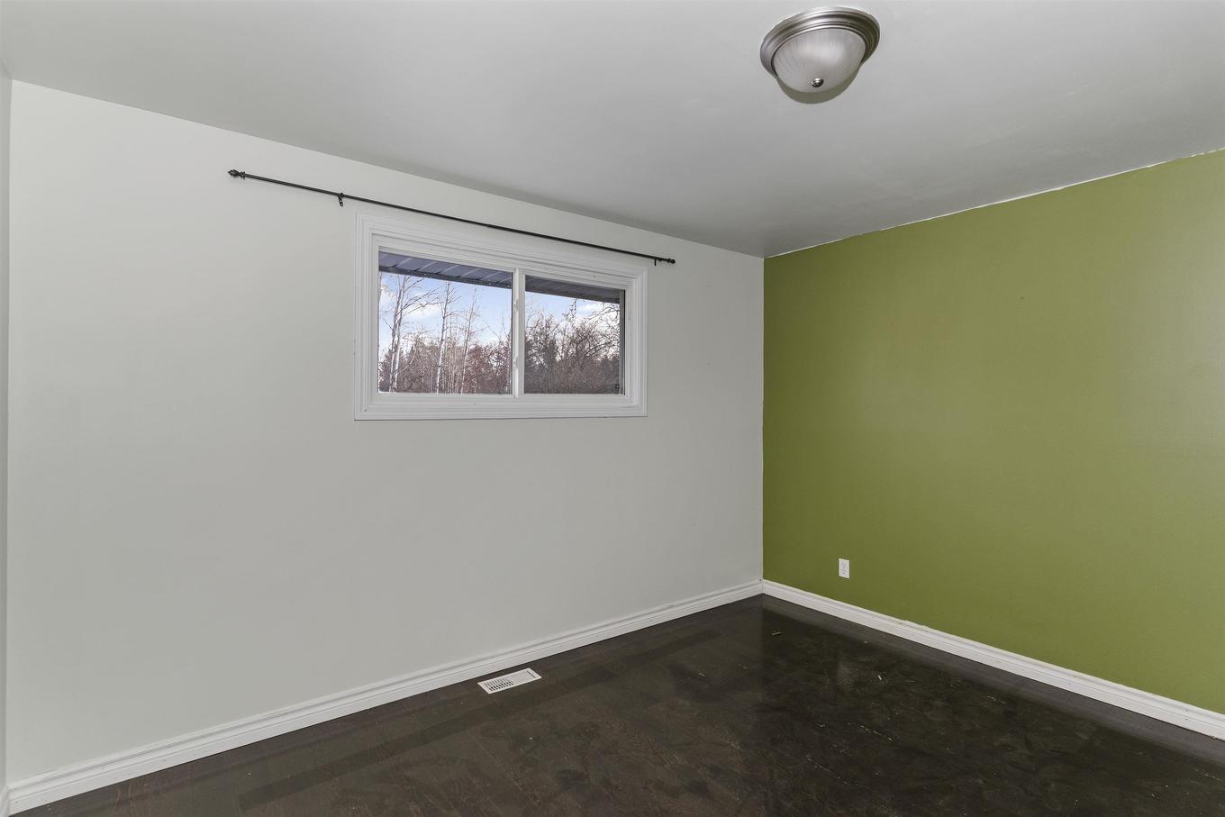 786 Moore Avenue, Thunder Bay, ON - Indoor Photo Showing Other Room