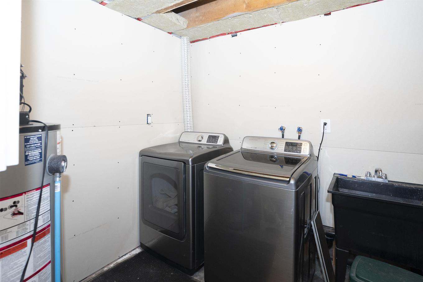 786 Moore Avenue, Thunder Bay, ON - Indoor Photo Showing Laundry Room