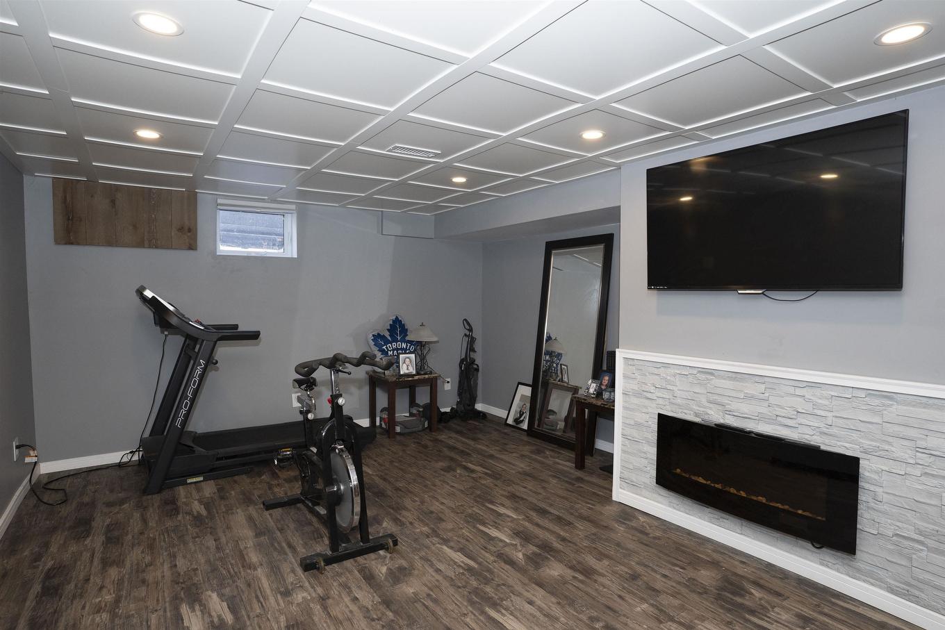 786 Moore Avenue, Thunder Bay, ON - Indoor Photo Showing Gym Room
