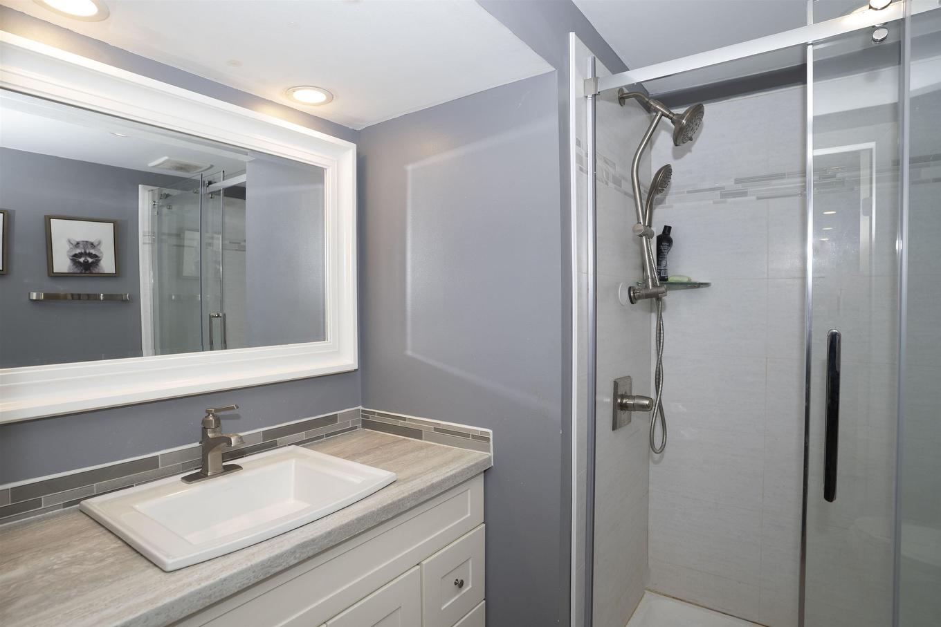 786 Moore Avenue, Thunder Bay, ON - Indoor Photo Showing Bathroom