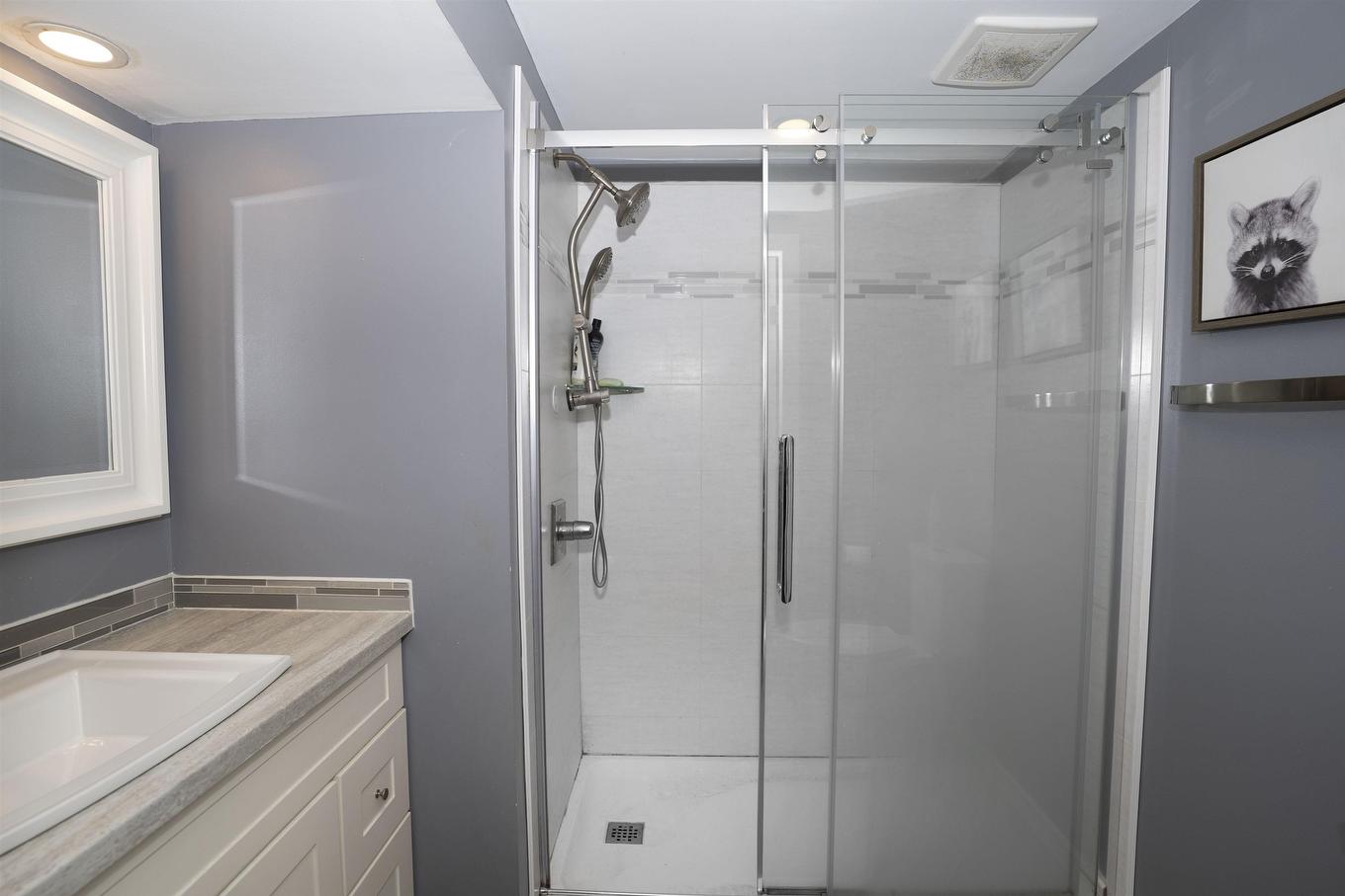 786 Moore Avenue, Thunder Bay, ON - Indoor Photo Showing Bathroom