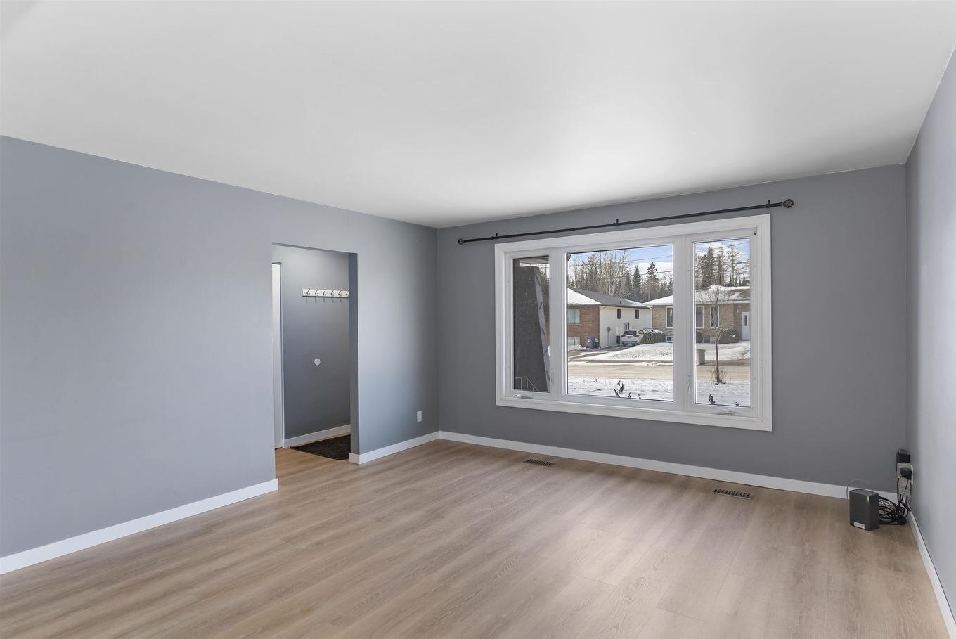 786 Moore Avenue, Thunder Bay, ON - Indoor