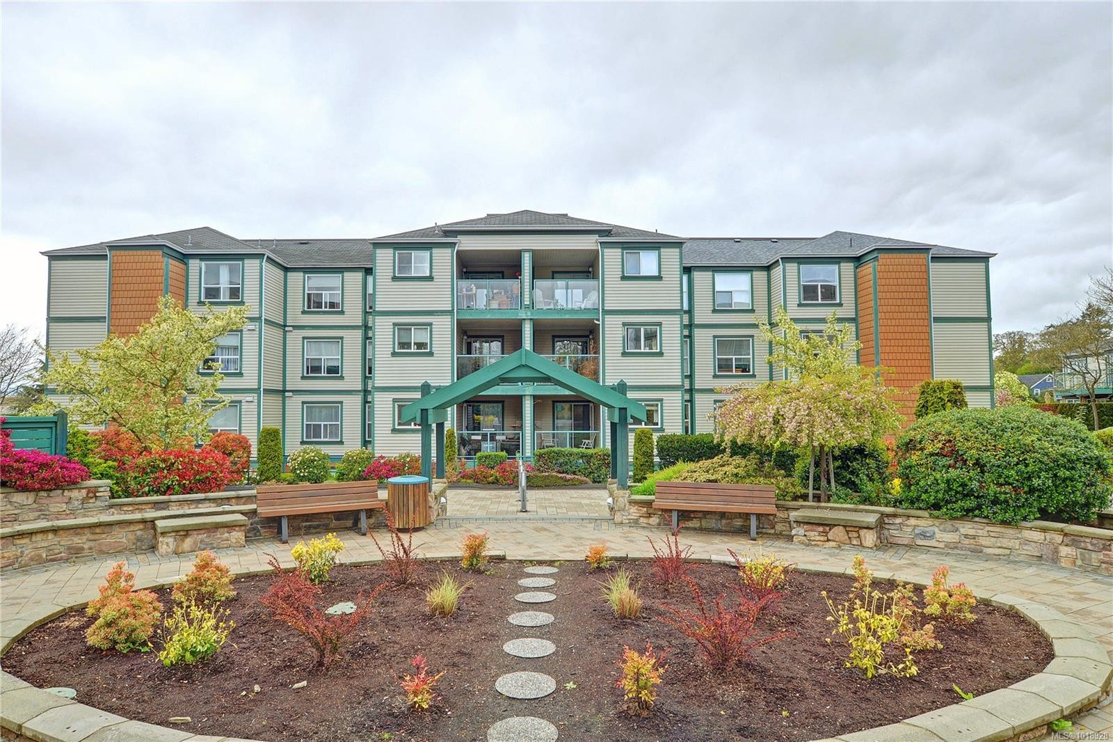 306-894 Vernon Ave, Saanich, BC - Outdoor With Balcony With Facade