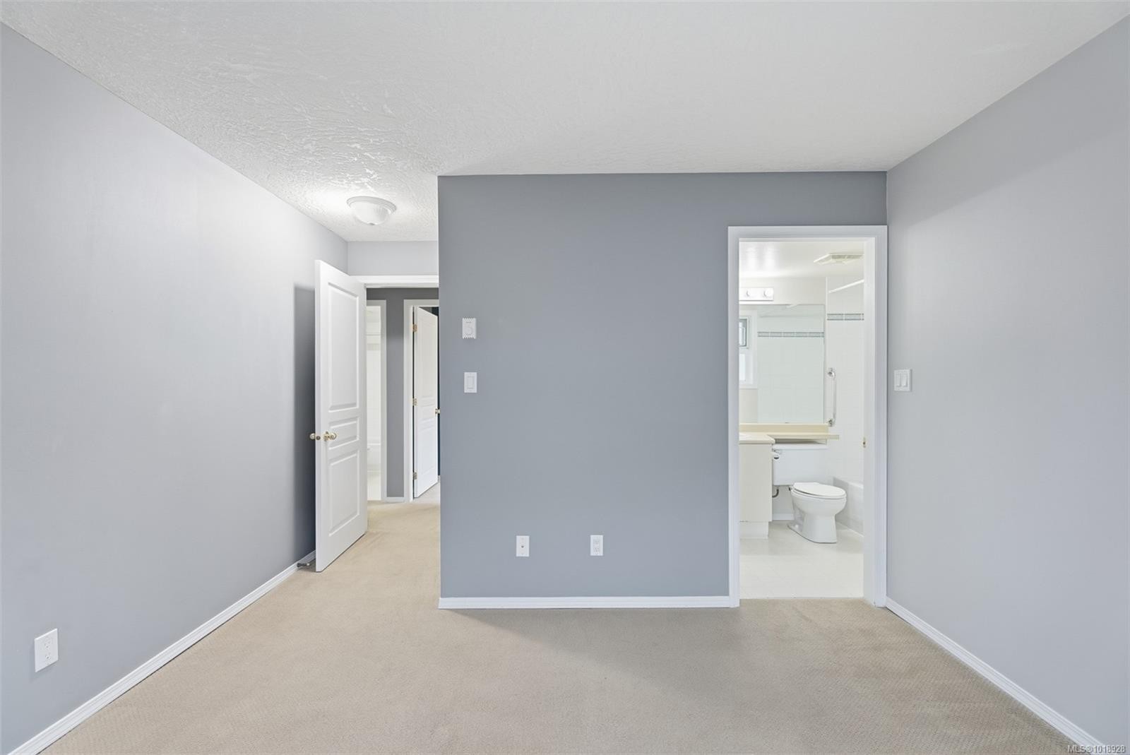 306-894 Vernon Ave, Saanich, BC - Indoor Photo Showing Other Room