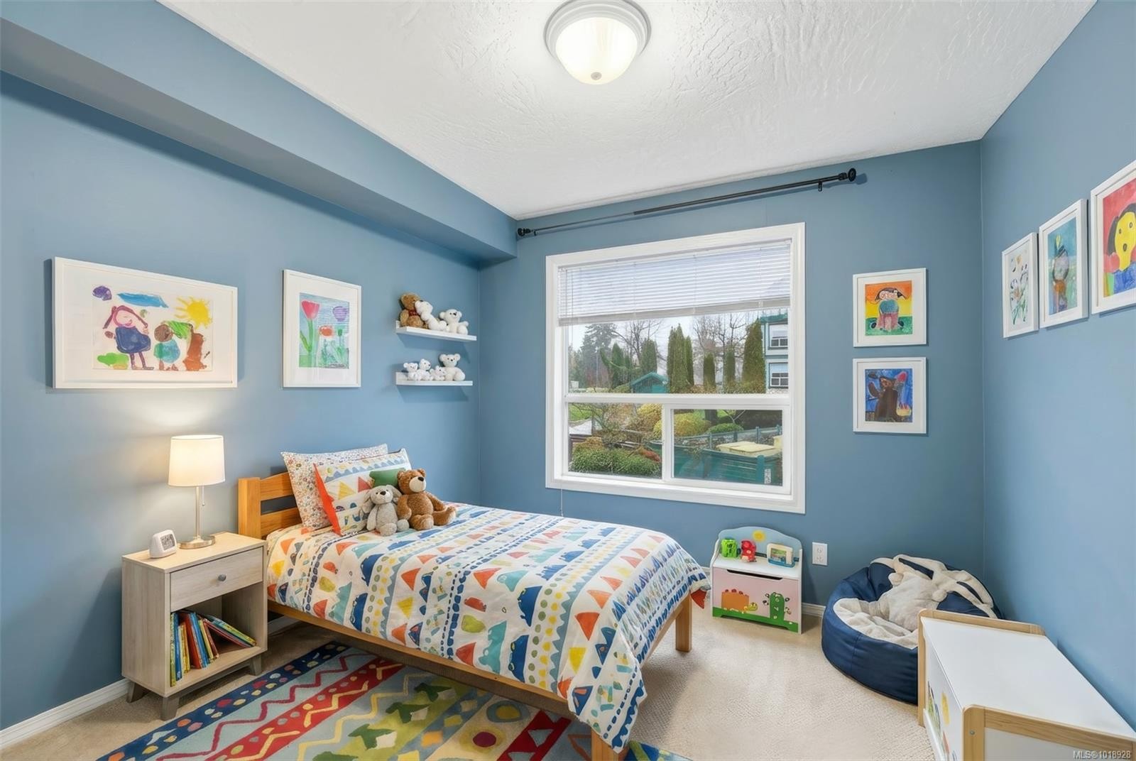 306-894 Vernon Ave, Saanich, BC - Indoor Photo Showing Bedroom