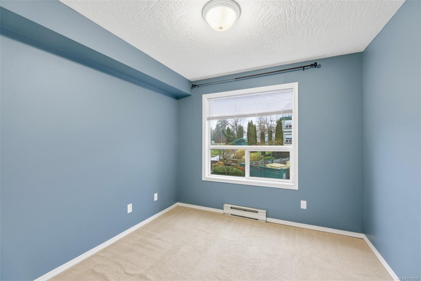 306-894 Vernon Ave, Saanich, BC - Indoor Photo Showing Other Room