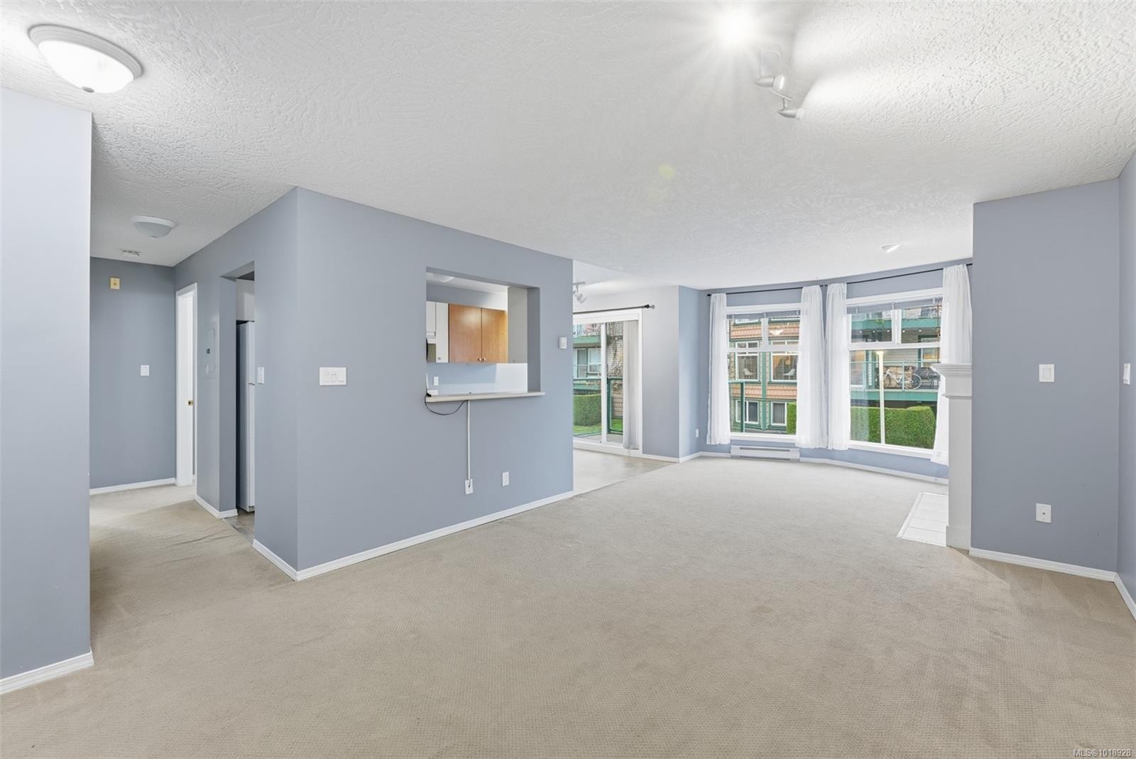 306-894 Vernon Ave, Saanich, BC - Indoor Photo Showing Other Room