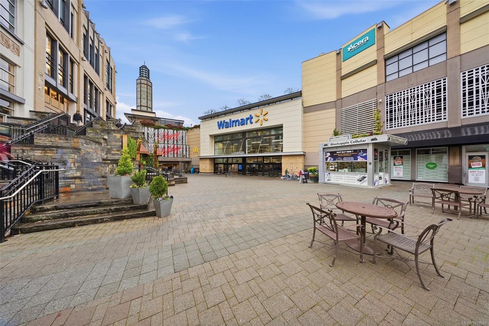 306-894 Vernon Ave, Saanich, BC - Outdoor