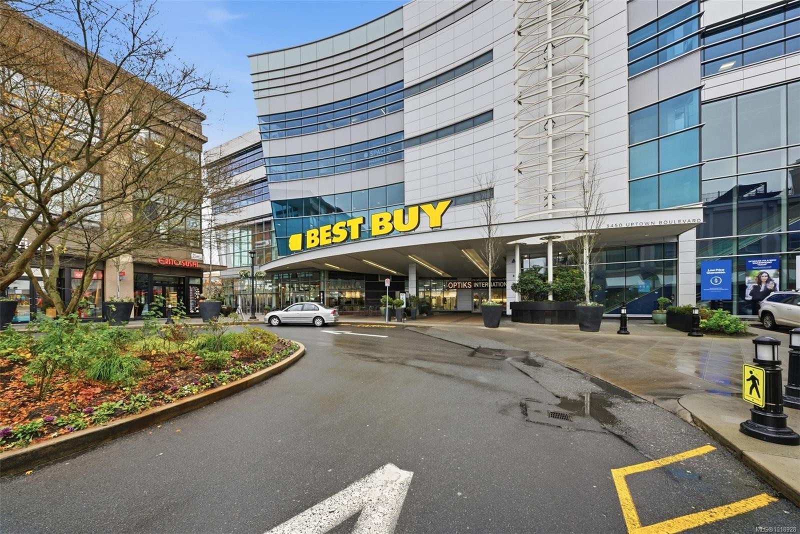 306-894 Vernon Ave, Saanich, BC - Outdoor