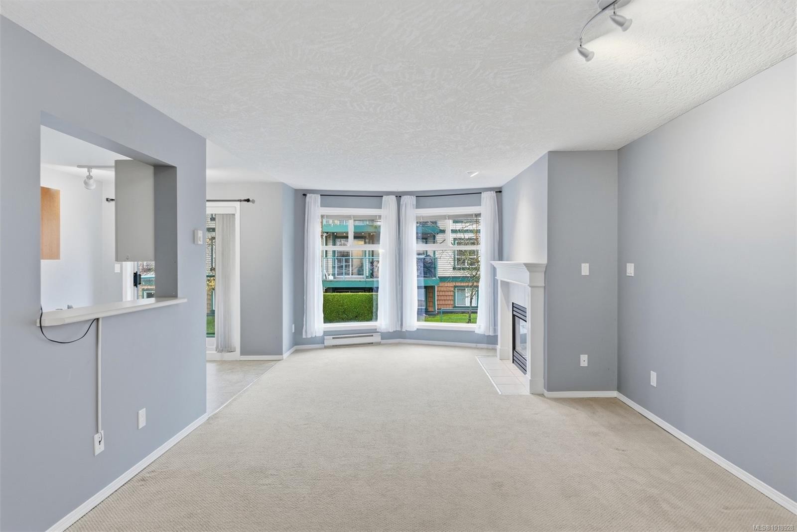 306-894 Vernon Ave, Saanich, BC - Indoor Photo Showing Other Room