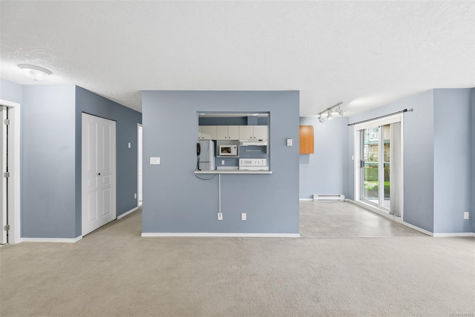 306-894 Vernon Ave, Saanich, BC - Indoor Photo Showing Other Room