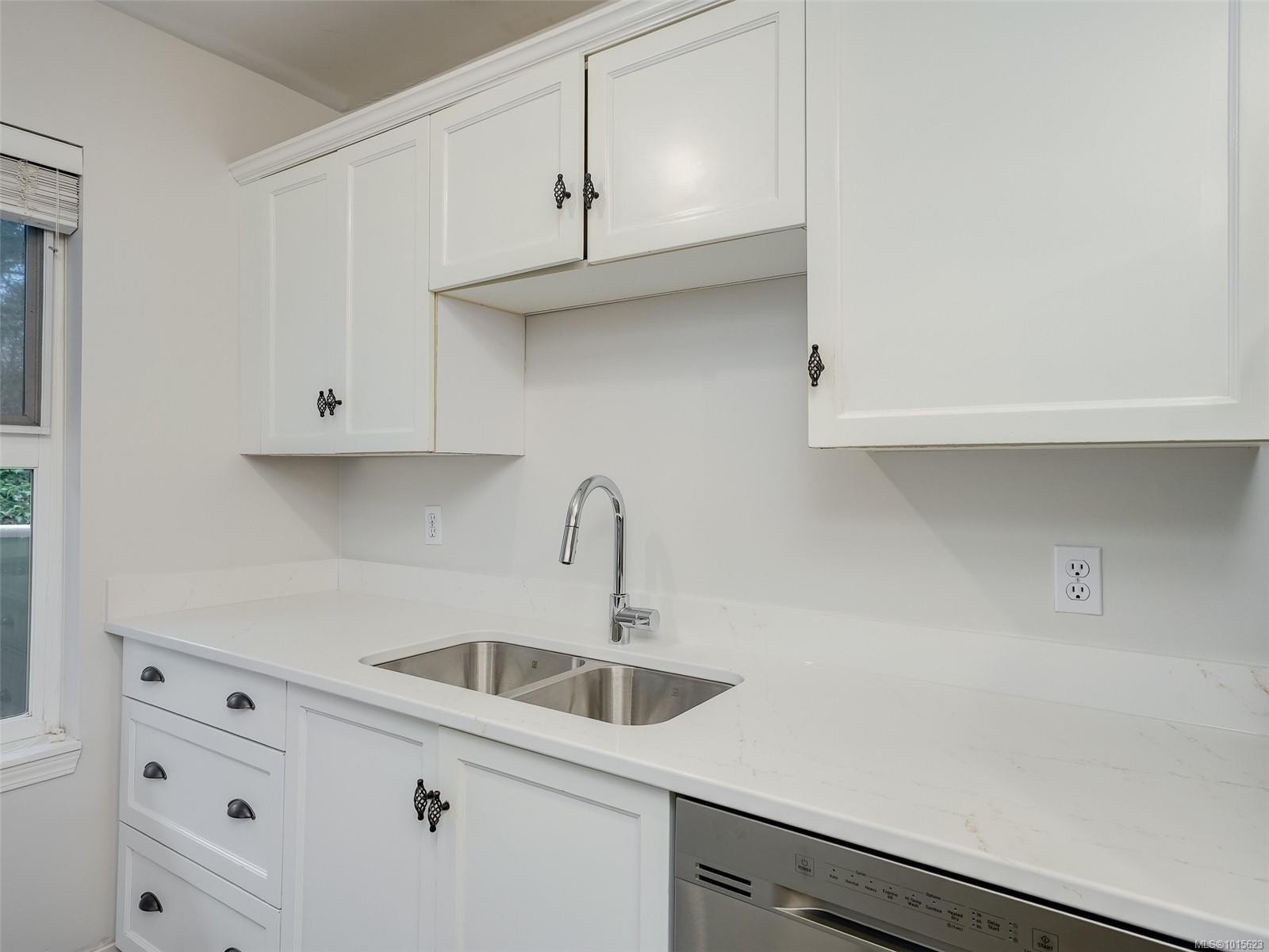 302-1201 Hillside Ave, Victoria, BC - Indoor Photo Showing Kitchen With Double Sink