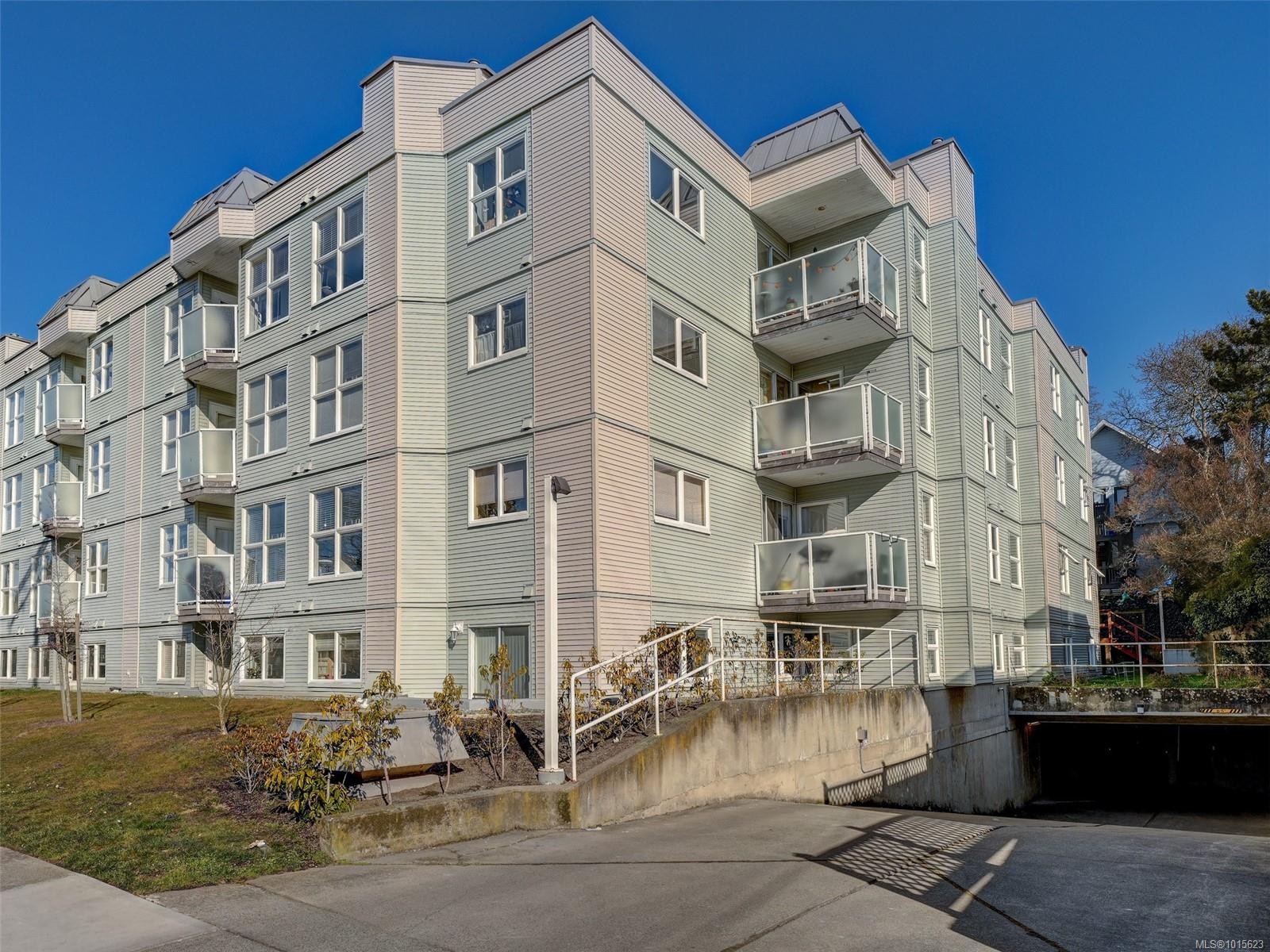 302-1201 Hillside Ave, Victoria, BC - Outdoor With Facade