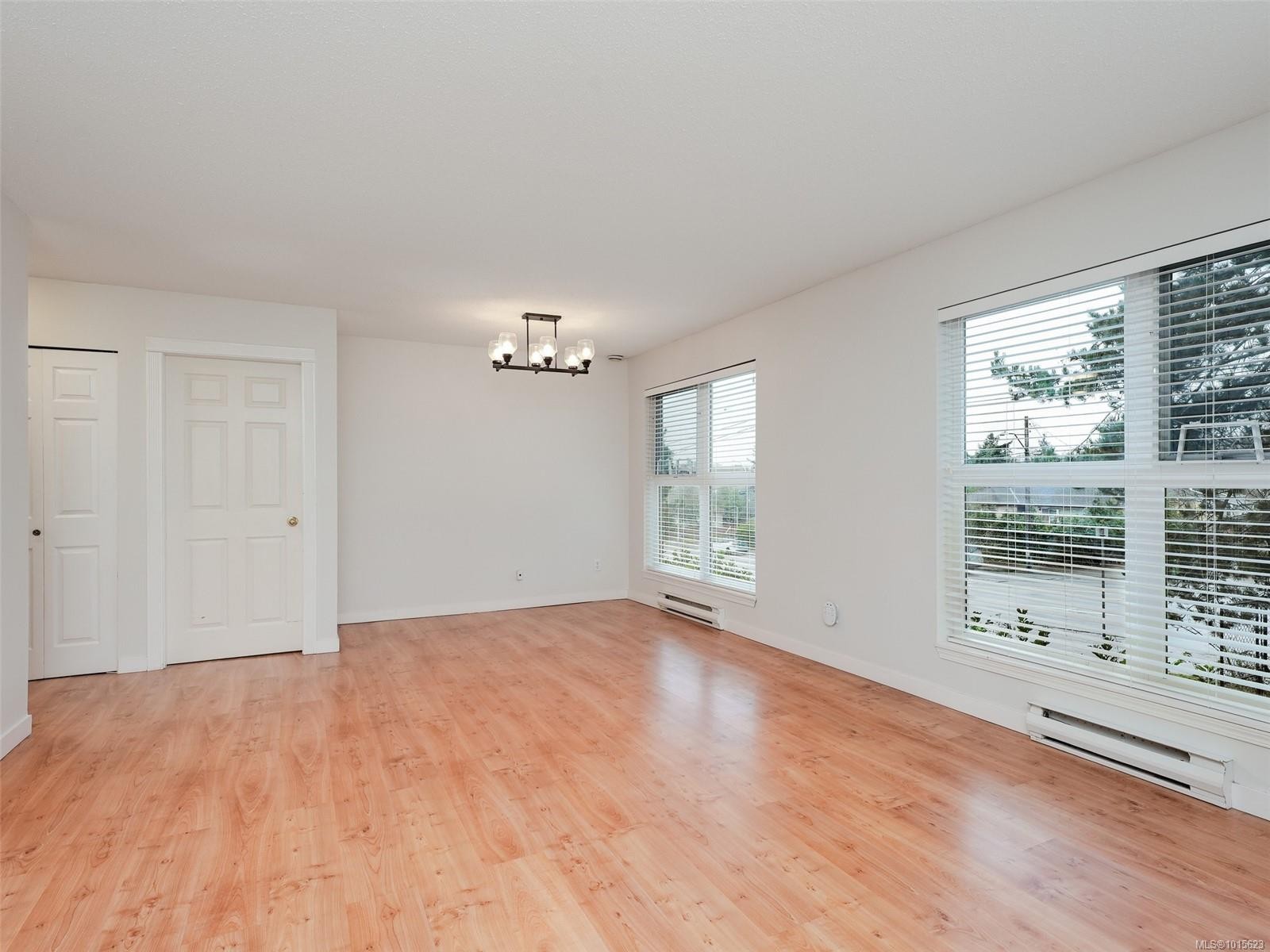 302-1201 Hillside Ave, Victoria, BC - Indoor Photo Showing Other Room