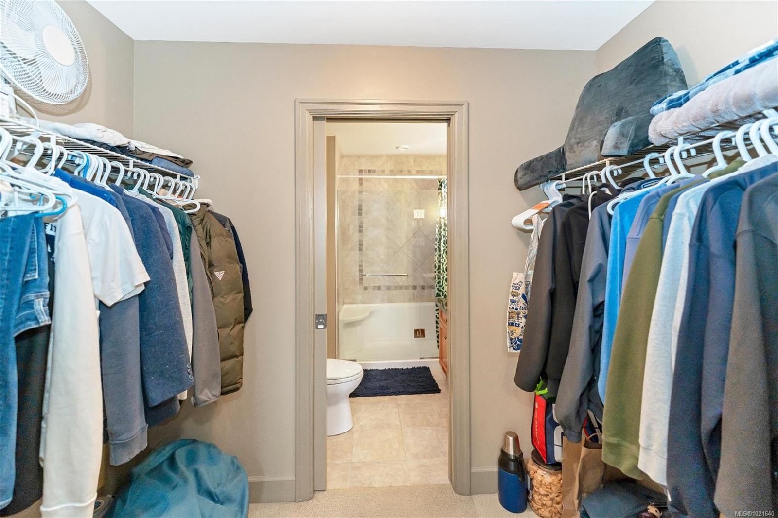 318-1620 Mckenzie Ave, Saanich, BC - Indoor With Storage