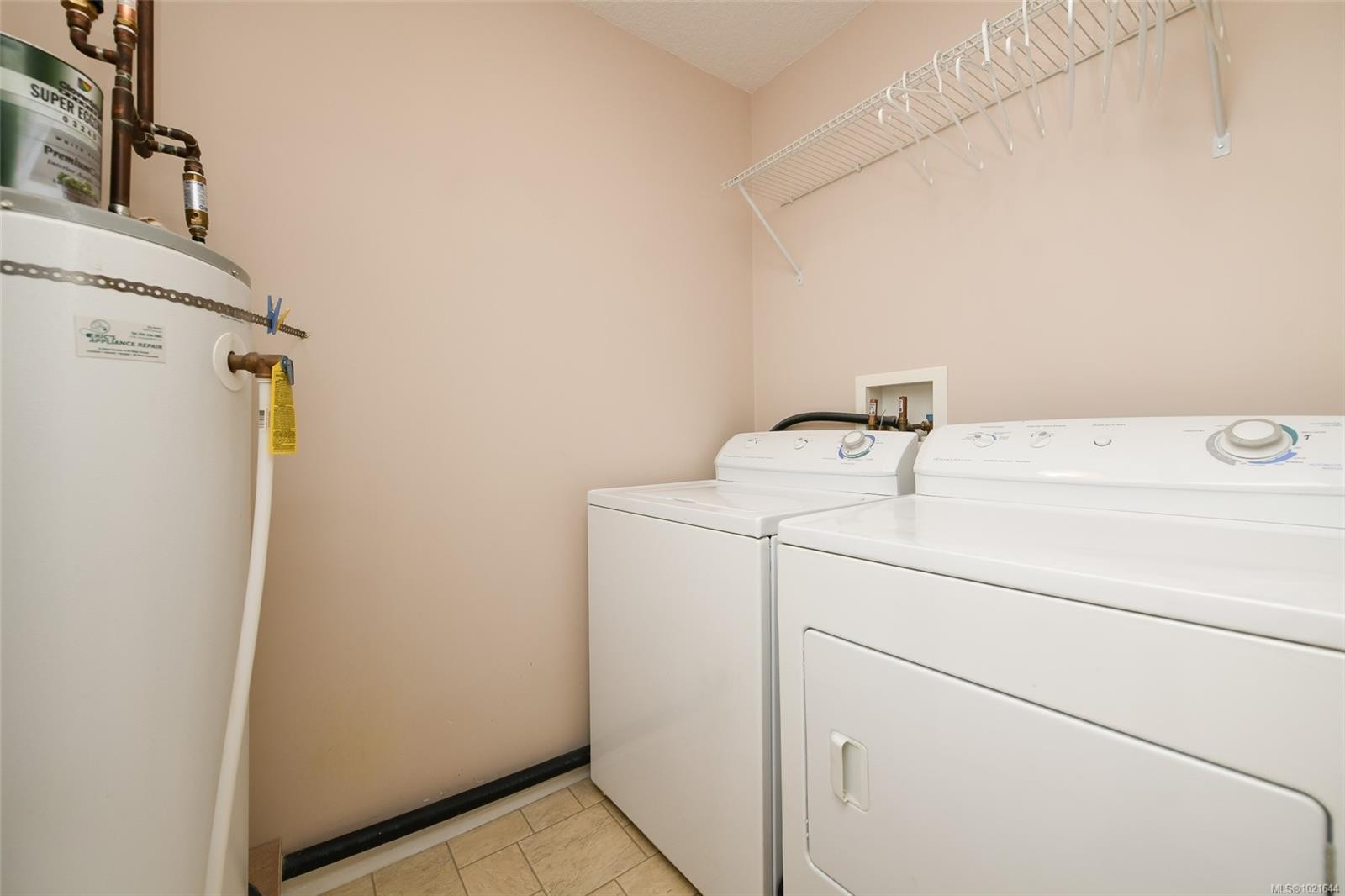 103-129 Back Rd, Courtenay, BC - Indoor Photo Showing Laundry Room