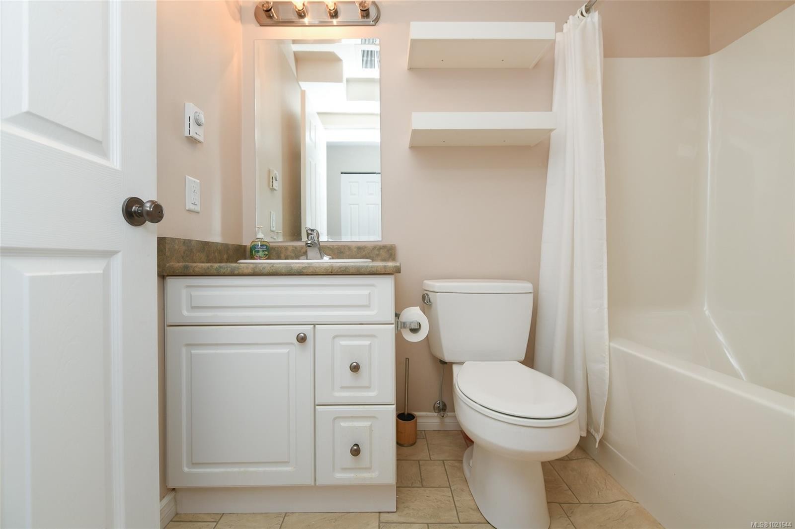 103-129 Back Rd, Courtenay, BC - Indoor Photo Showing Bathroom