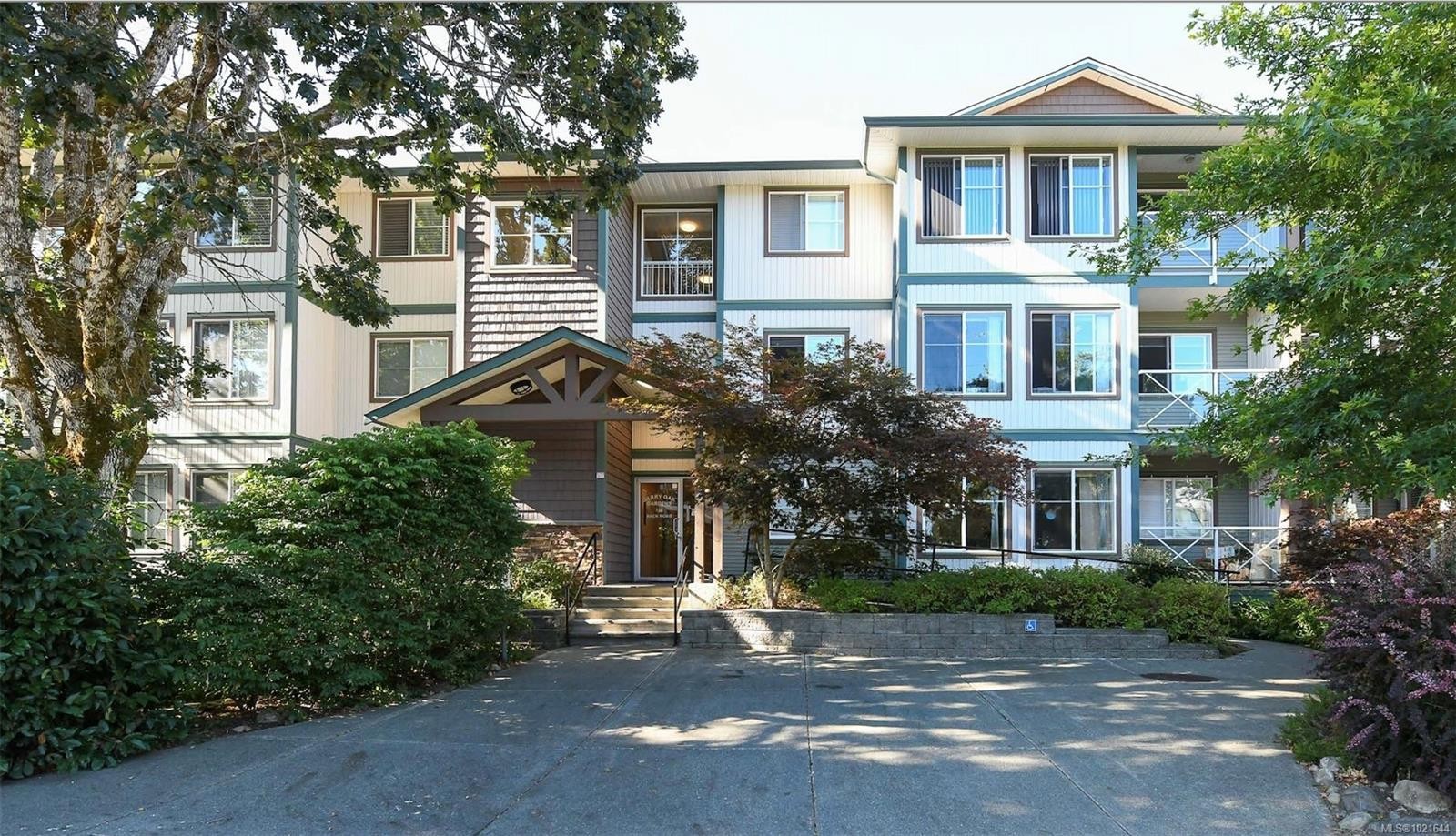 103-129 Back Rd, Courtenay, BC - Outdoor With Facade