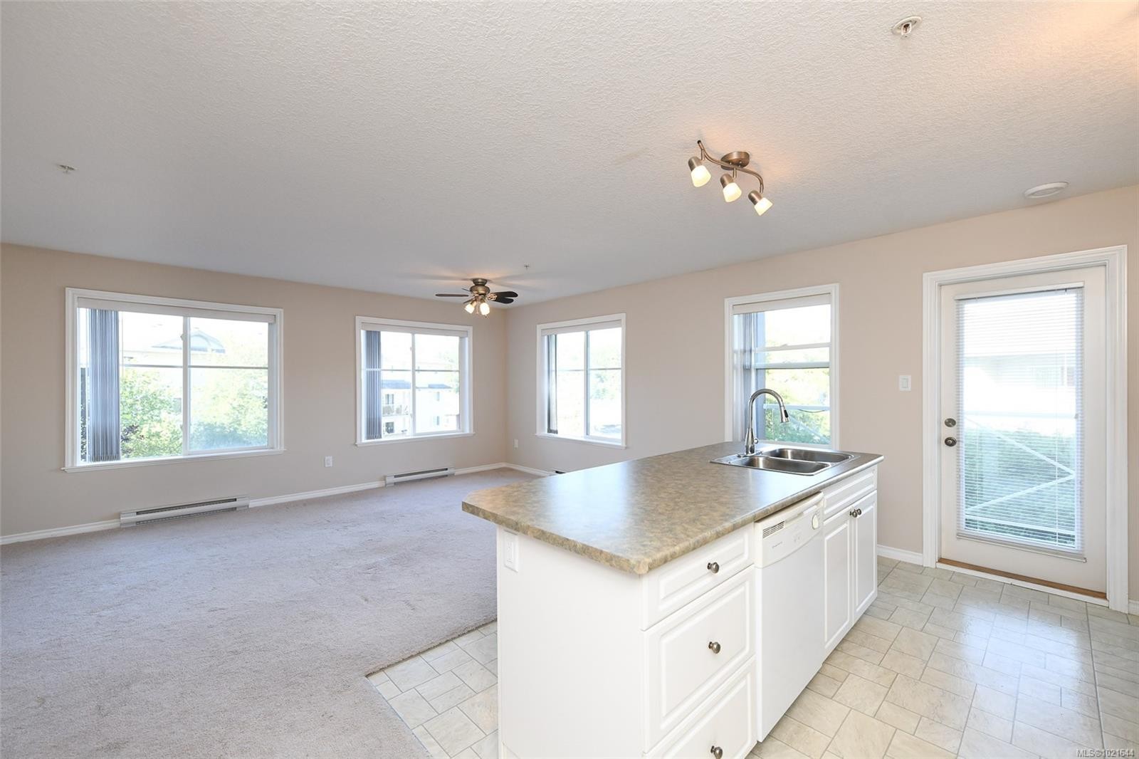 103-129 Back Rd, Courtenay, BC - Indoor Photo Showing Other Room