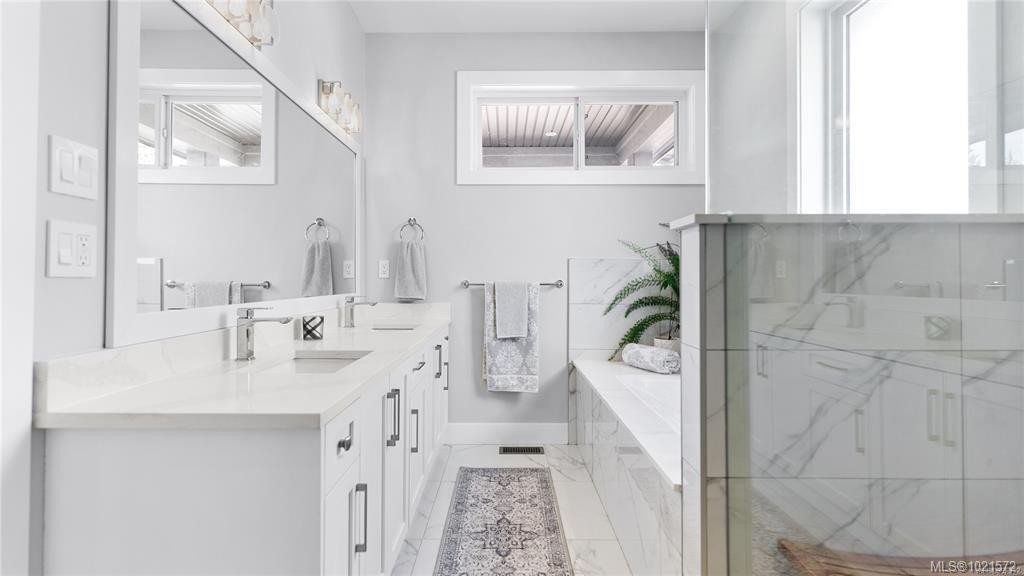 6290 Highwood Dr, Duncan, BC