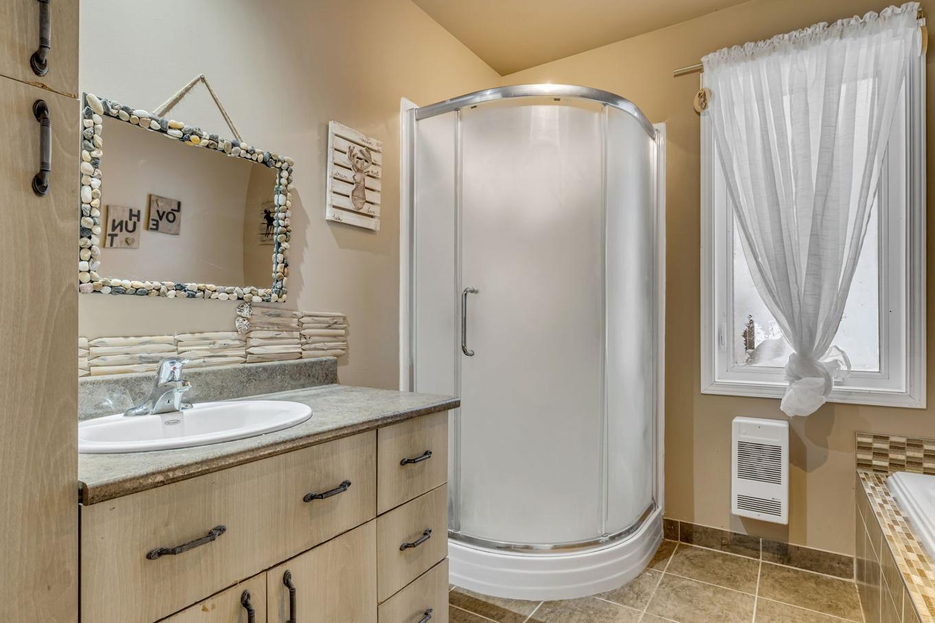 Salle de bains - 900 Ch. St-Edmond, Stoneham-Et-Tewkesbury, QC - Indoor Photo Showing Bathroom