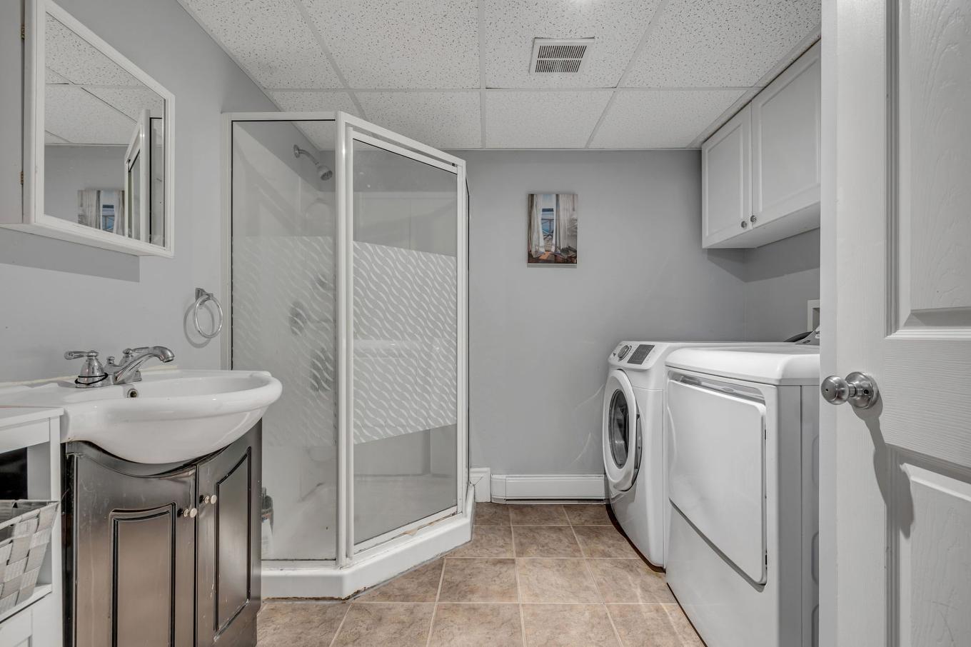Salle de bains - 900 Ch. St-Edmond, Stoneham-Et-Tewkesbury, QC - Indoor Photo Showing Laundry Room