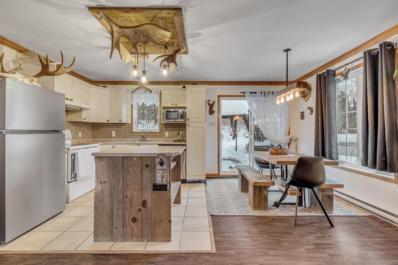 Vue d'ensemble - 900 Ch. St-Edmond, Stoneham-Et-Tewkesbury, QC - Indoor Photo Showing Kitchen