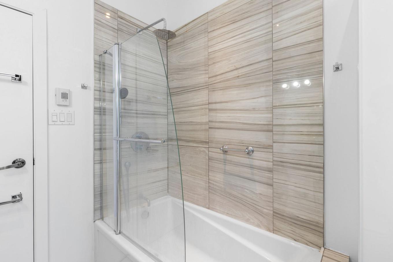 Salle de bains attenante à la CCP - 370 Boul. St-Joseph E., Montréal (Le Plateau-Mont-Royal), QC - Indoor Photo Showing Bathroom